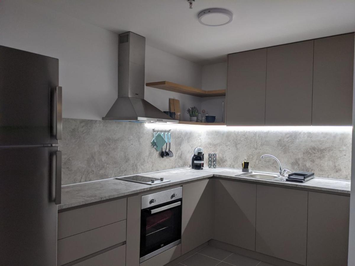Sky Side Luxury Condo Скоп'є Екстер'єр фото