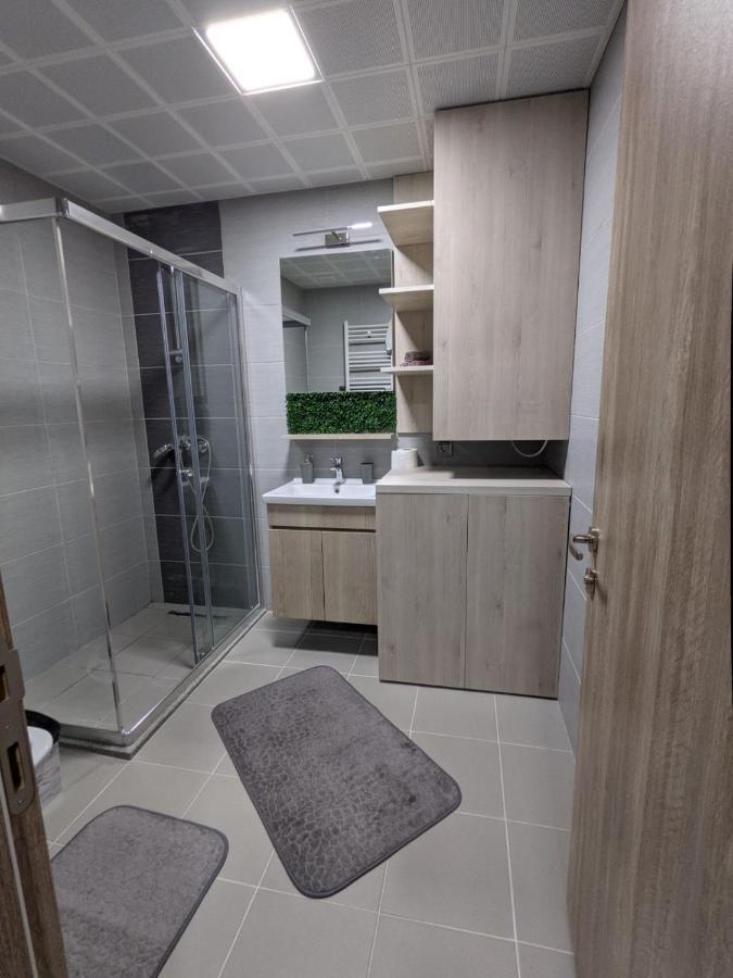 Sky Side Luxury Condo Скоп'є Екстер'єр фото